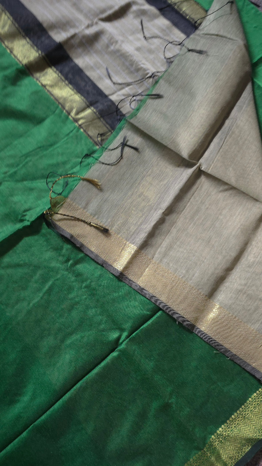 Emerald Green Maheshwari-Style Cotton Silk Saree with Black and Gold Striped Pallu