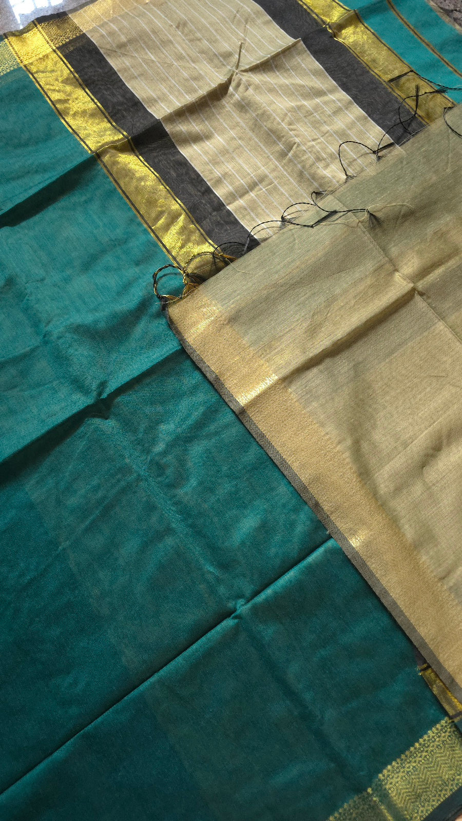 Rama Green Maheshwari-Style Cotton Silk Saree with Black and Gold Striped Pallu
