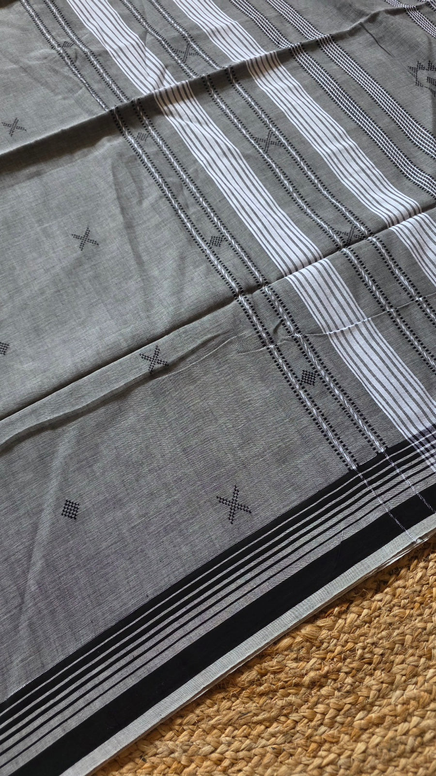 Chukki Handloom Cotton Saree – Grey
