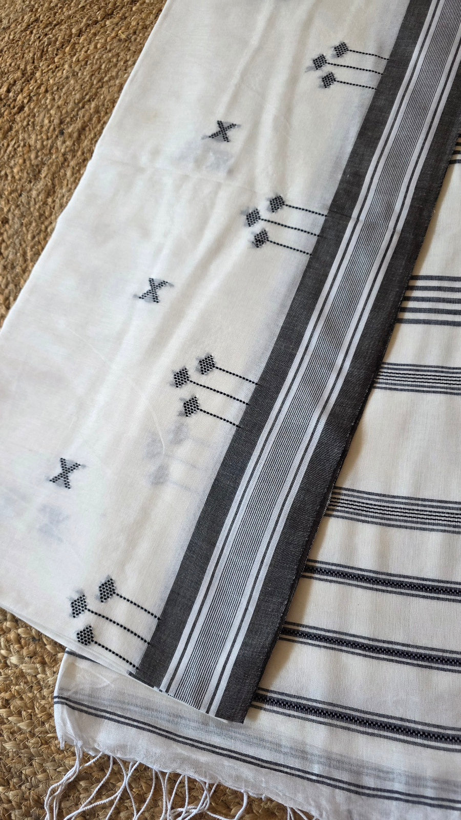 Chukki Handloom Cotton Saree – Off-White
